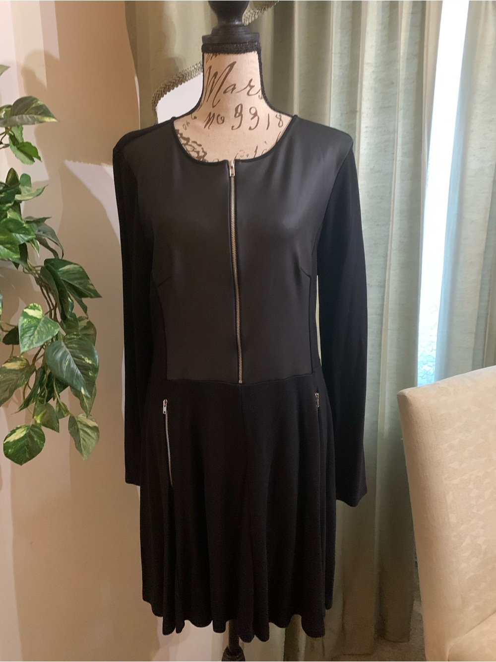 VENUS Black Long Sleeve Zip-Front Fit-and-Flare Dress